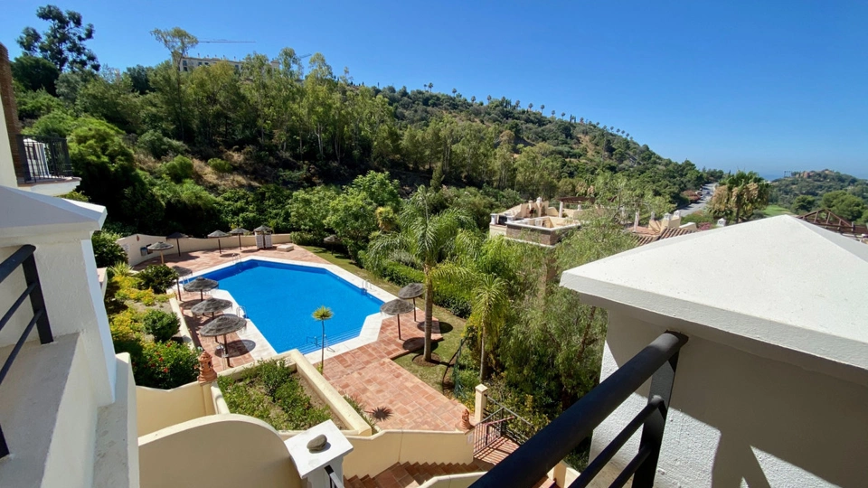 Apartamento en venta en Los Arqueros, Benahavis