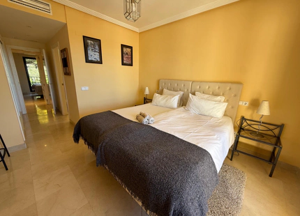 Apartamento en venta en Los Arqueros, Benahavis