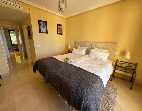 Apartamento en venta en Los Arqueros, Benahavis