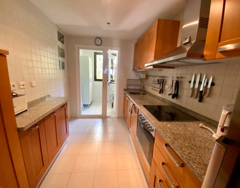 Apartamento en venta en Los Arqueros, Benahavis