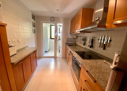 Apartamento en venta en Los Arqueros, Benahavis