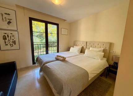 Apartamento en venta en Los Arqueros, Benahavis