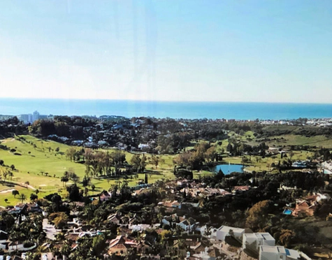 Villa for sale in El Paraiso, Estepona East