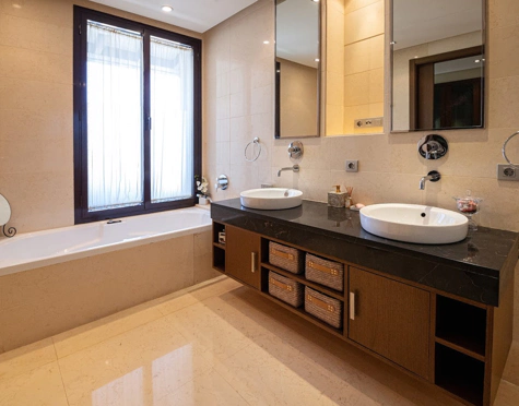 Penthouse for sale in El Paraiso, Estepona East