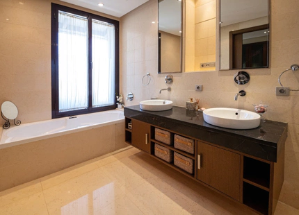 Ático en venta en El Paraiso, Estepona Este