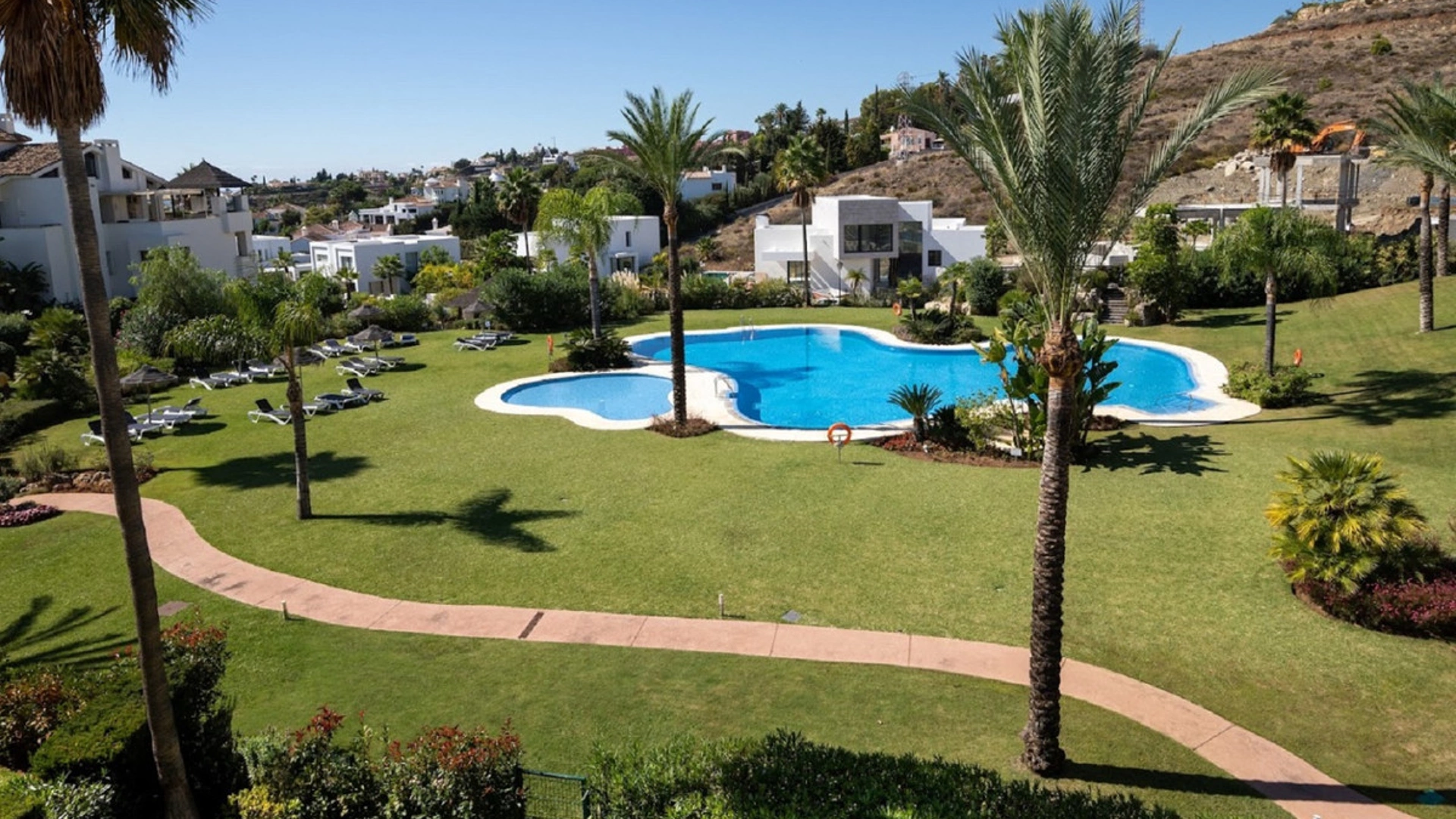 Ático en venta en El Paraiso, Estepona Este