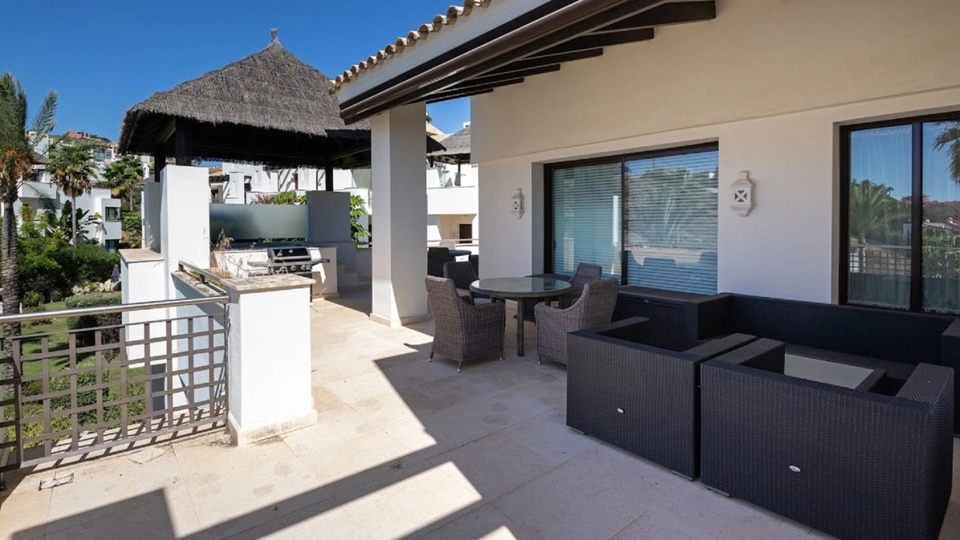 Ático en venta en El Paraiso, Estepona Este