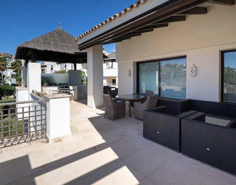 Penthouse for sale in El Paraiso, Estepona East