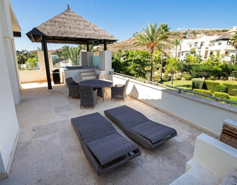 Penthouse for sale in El Paraiso, Estepona East