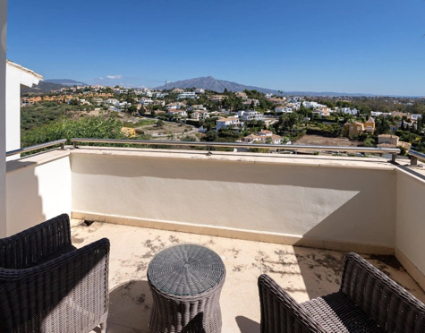 Penthouse for sale in El Paraiso, Estepona East