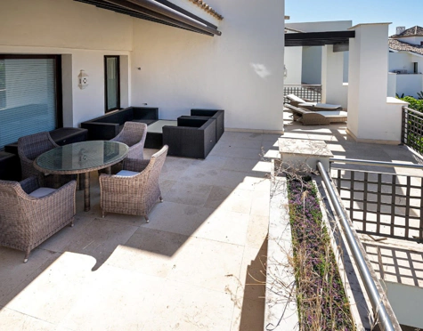 Penthouse for sale in El Paraiso, Estepona East