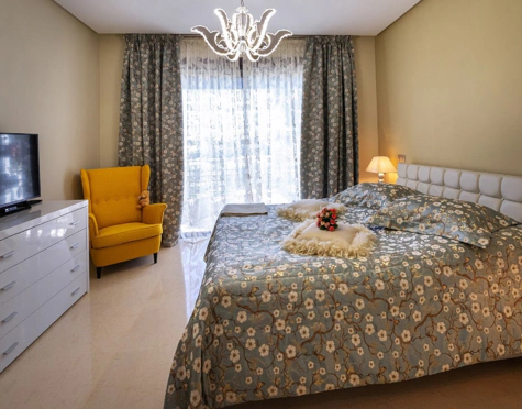 Penthouse for sale in El Paraiso, Estepona East