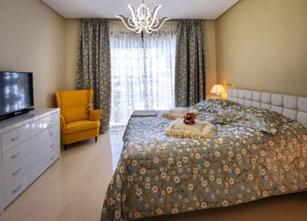Ático en venta en El Paraiso, Estepona Este