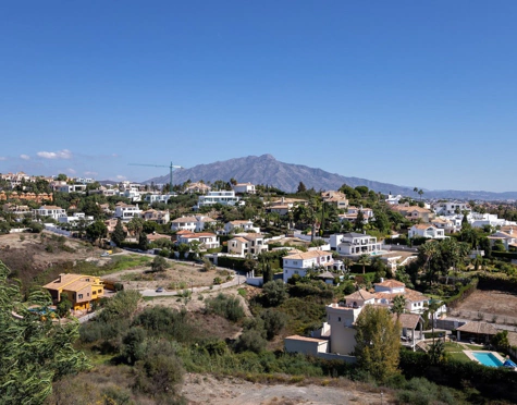 Penthouse for sale in El Paraiso, Estepona East