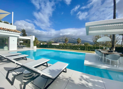 Villa en venta en Nueva Andalucia, Marbella