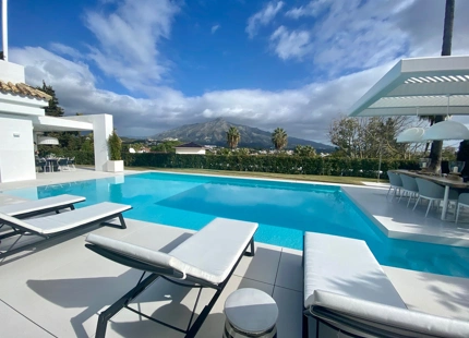 Villa en venta en Nueva Andalucia, Marbella