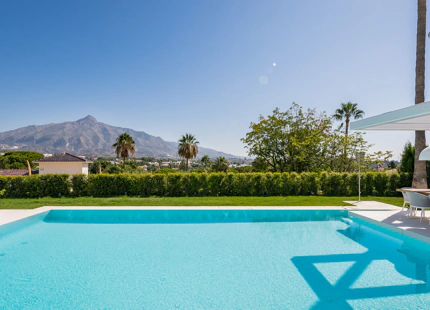 Villa en venta en Nueva Andalucia, Marbella