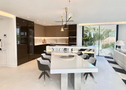 Villa en venta en Nueva Andalucia, Marbella