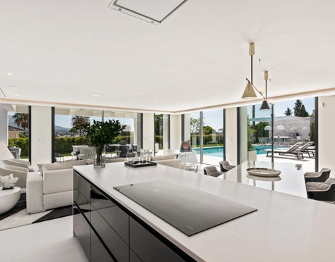 Villa for sale in Nueva Andalucia, Marbella