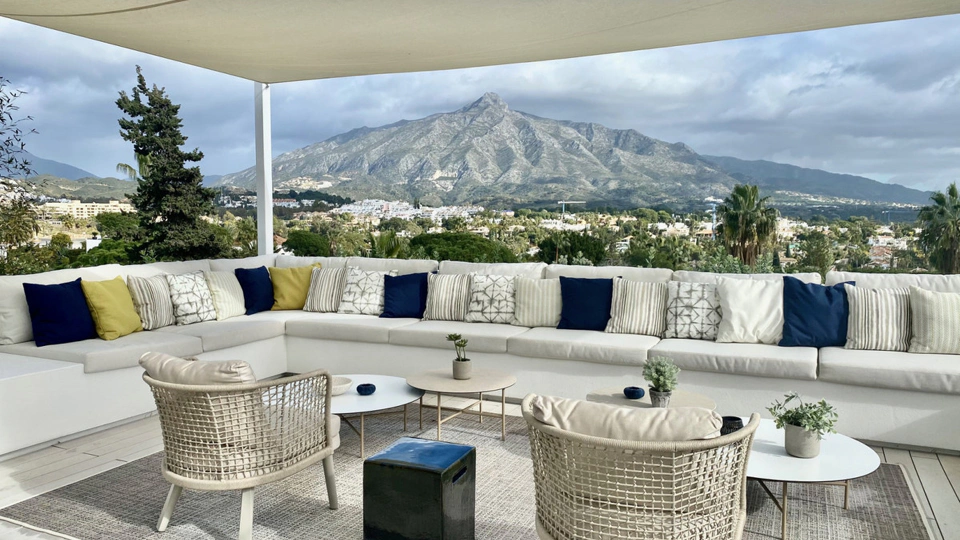 Villa en venta en Nueva Andalucia, Marbella