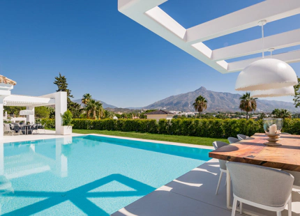 Villa en venta en Nueva Andalucia, Marbella