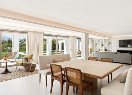 Villa en venta en El Paraiso, Estepona Este