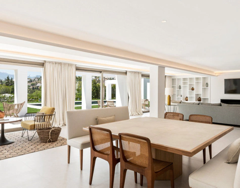 Villa for sale in El Paraiso, Estepona East