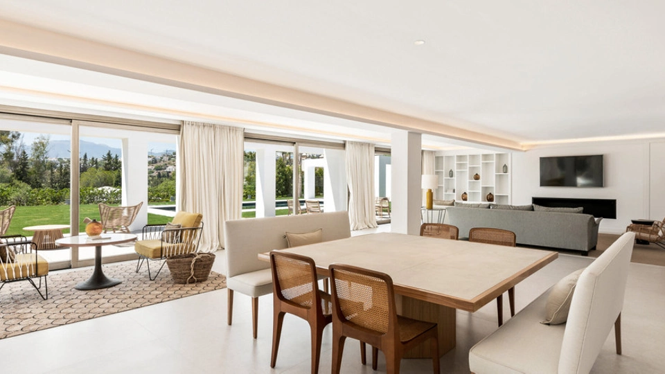 Villa en venta en El Paraiso, Estepona Este