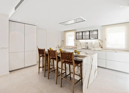 Villa en venta en El Paraiso, Estepona Este