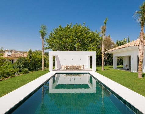 Villa for sale in El Paraiso, Estepona East