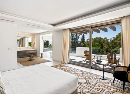Villa en venta en El Paraiso, Estepona Este