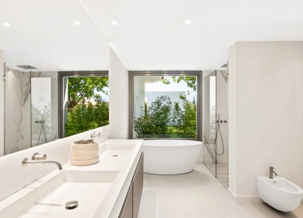 Villa en venta en El Paraiso, Estepona Este