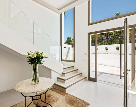 Villa for sale in El Paraiso, Estepona East