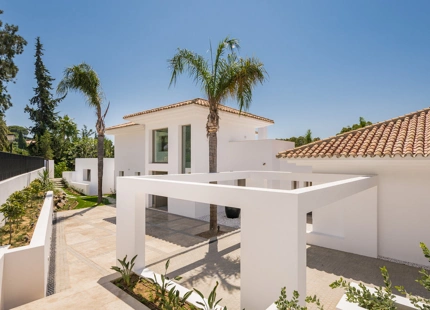 Villa en venta en El Paraiso, Estepona Este