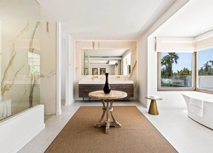 Villa en venta en El Paraiso, Estepona Este