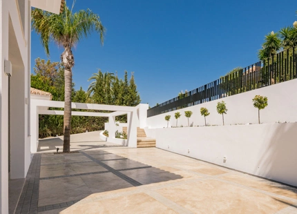Villa en venta en El Paraiso, Estepona Este