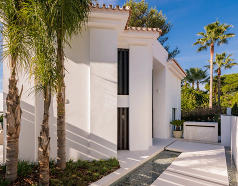 Villa en venta en Nueva Andalucia, Marbella