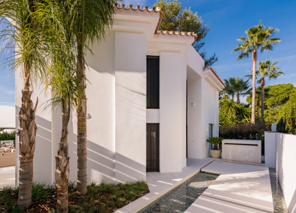 Villa en venta en Nueva Andalucia, Marbella