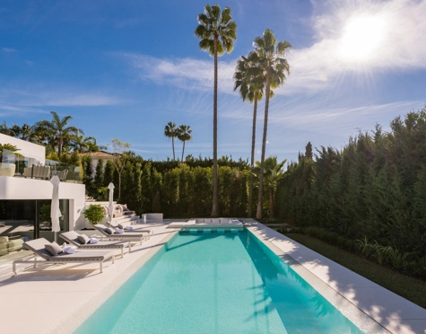Villa en venta en Nueva Andalucia, Marbella