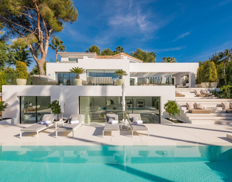 Villa for sale in Nueva Andalucia, Marbella