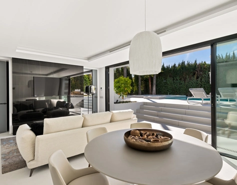 Villa en venta en Nueva Andalucia, Marbella