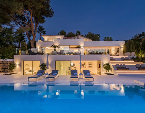 Villa en venta en Nueva Andalucia, Marbella