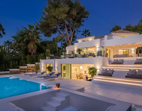 Villa en venta en Nueva Andalucia, Marbella