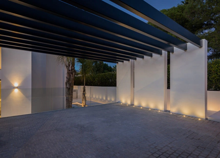 Villa en venta en Nueva Andalucia, Marbella