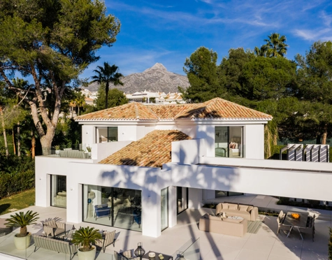 Villa en venta en Nueva Andalucia, Marbella