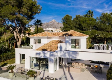 Villa en venta en Nueva Andalucia, Marbella