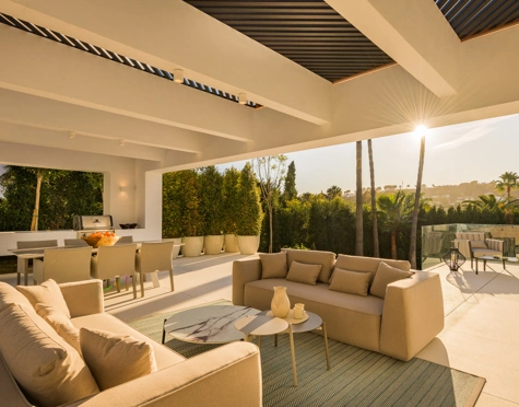 Villa en venta en Nueva Andalucia, Marbella