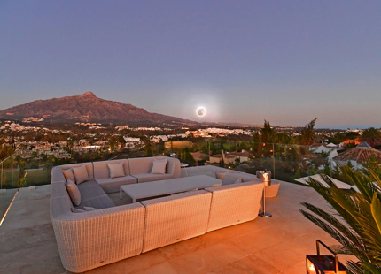 Villa en venta en Nueva Andalucia, Marbella