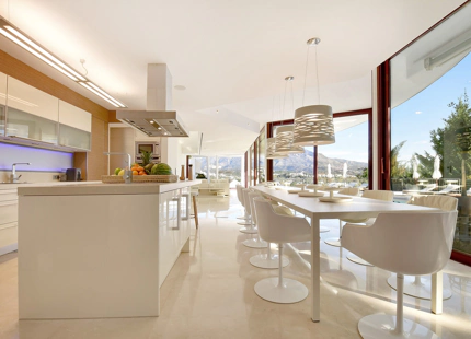Villa en venta en Nueva Andalucia, Marbella