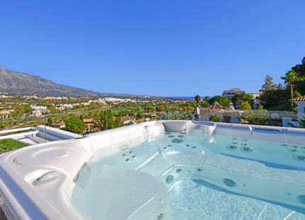 Villa en venta en Nueva Andalucia, Marbella